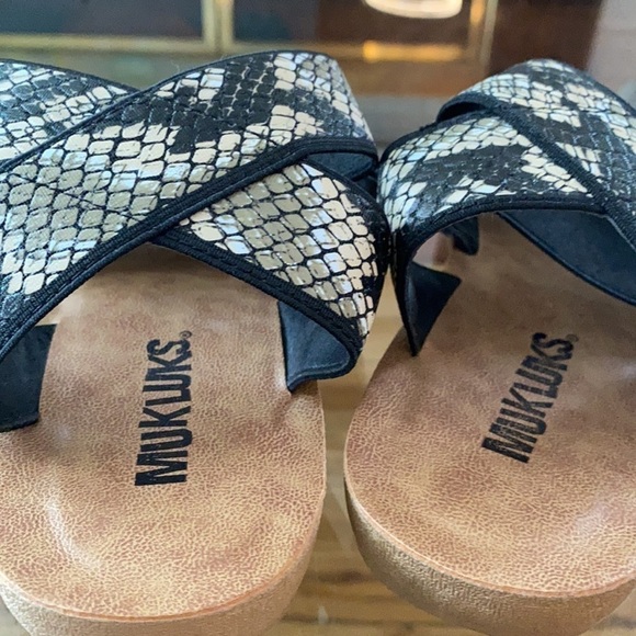 MUK LUKS About Me Snake Skin Strappy Sandals size 6 - Picture 4 of 4